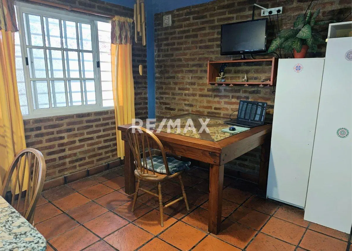 CASA EN VENTA EN CIPOLLETTI- B° PARQUE 12 DE SEPT. 2