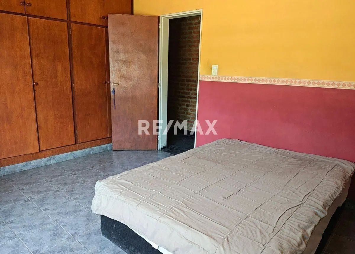 CASA EN VENTA EN CIPOLLETTI- B° PARQUE 12 DE SEPT. 5