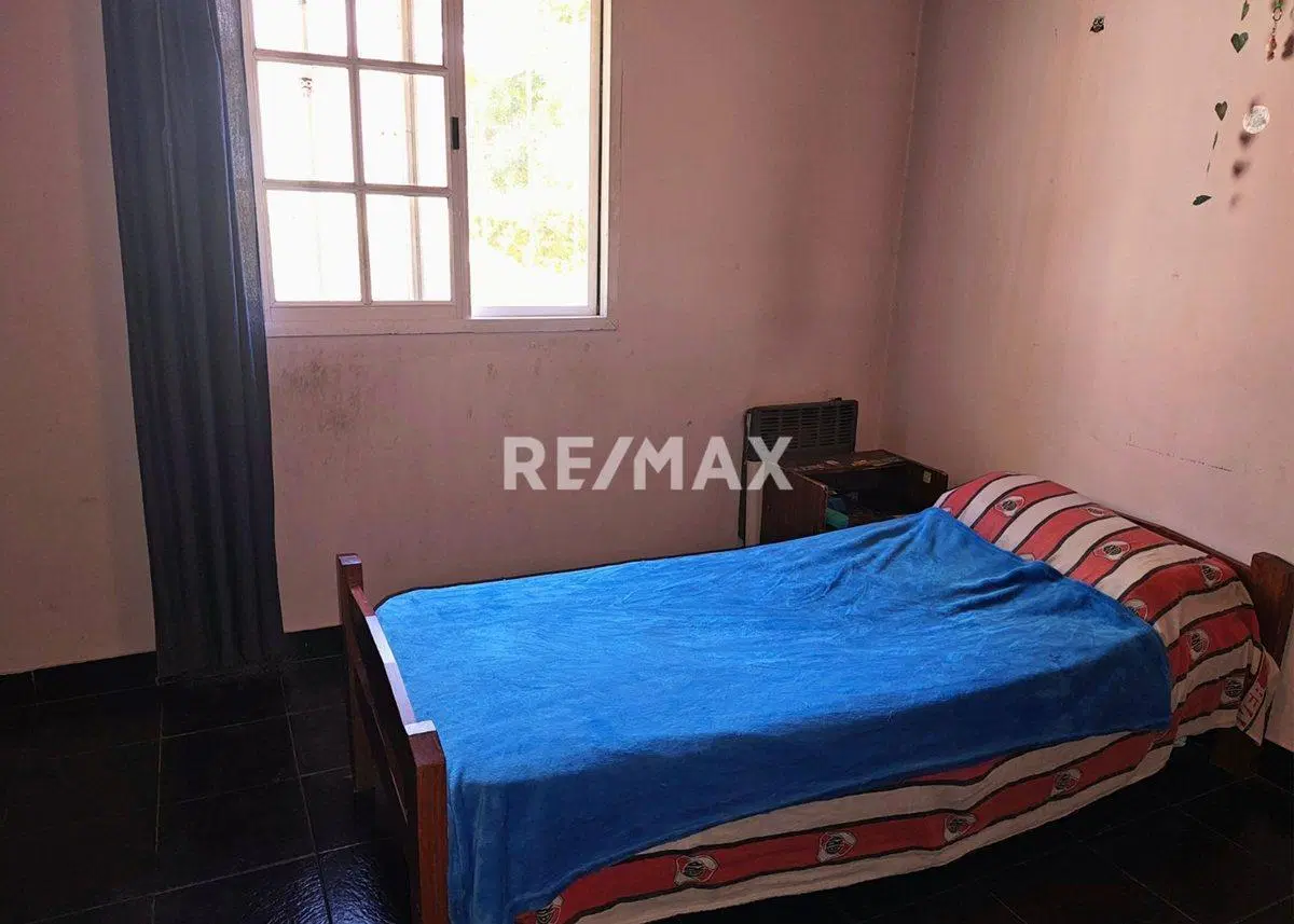 CASA EN VENTA EN CIPOLLETTI- B° PARQUE 12 DE SEPT. 4