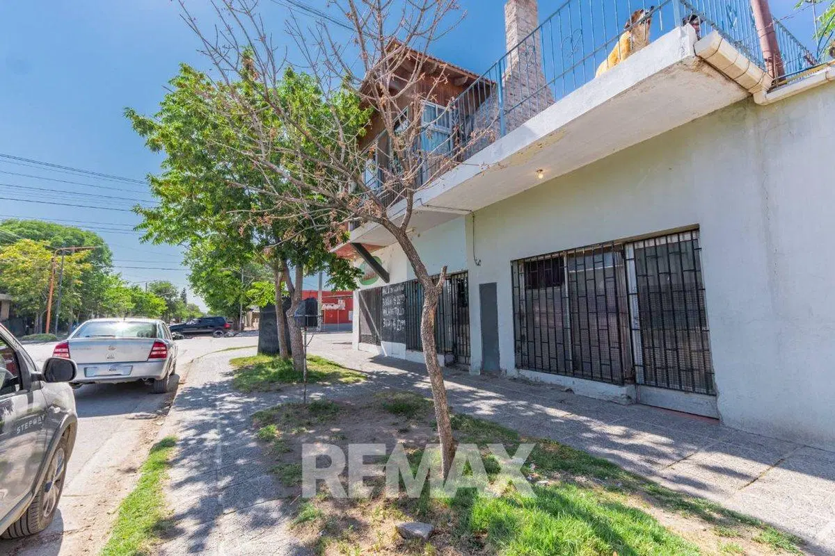 EN VENTA CIPOLLETTI LOCALES + CASA + DEPTO +TALLER 4