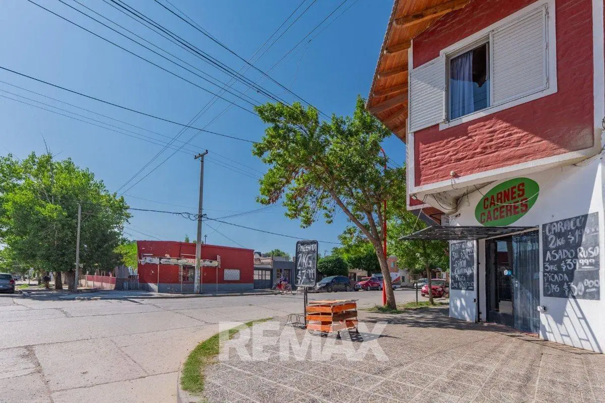 EN VENTA CIPOLLETTI LOCALES + CASA + DEPTO +TALLER 5