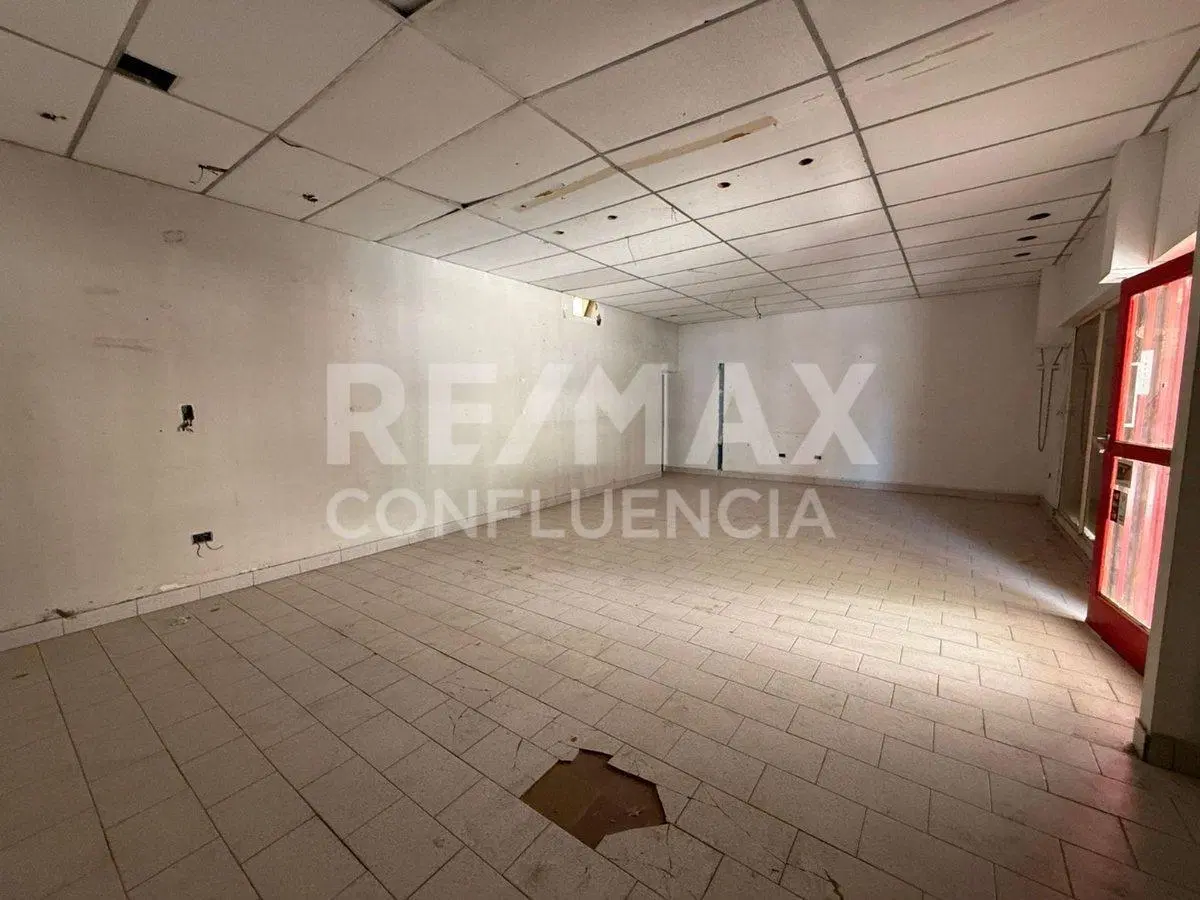 VENTA DE LOCAL COMERCIAL + CASA DOS DORMITORIOS 4
