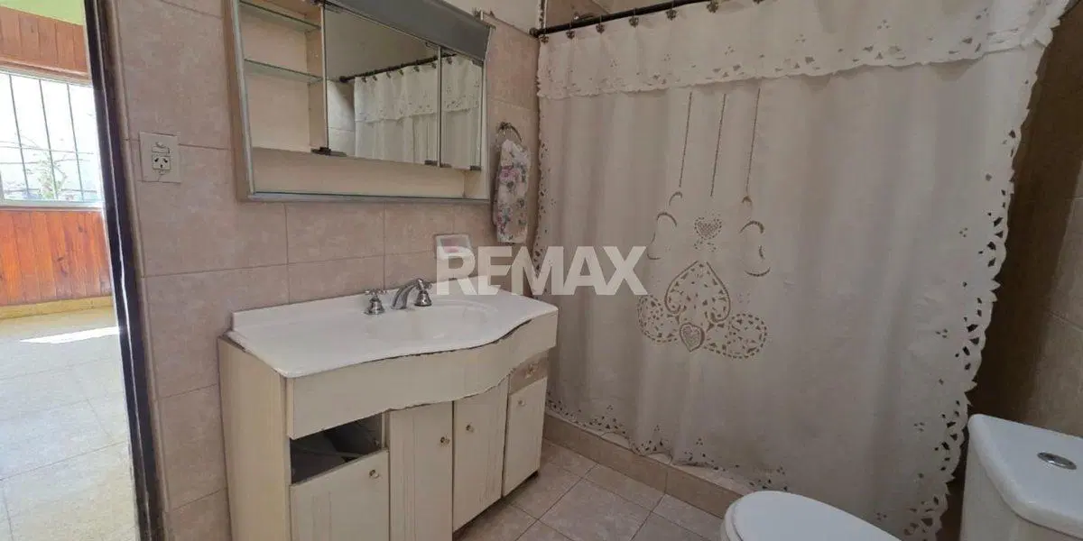 VENTA DE DOS LOCALES CON CASA 4