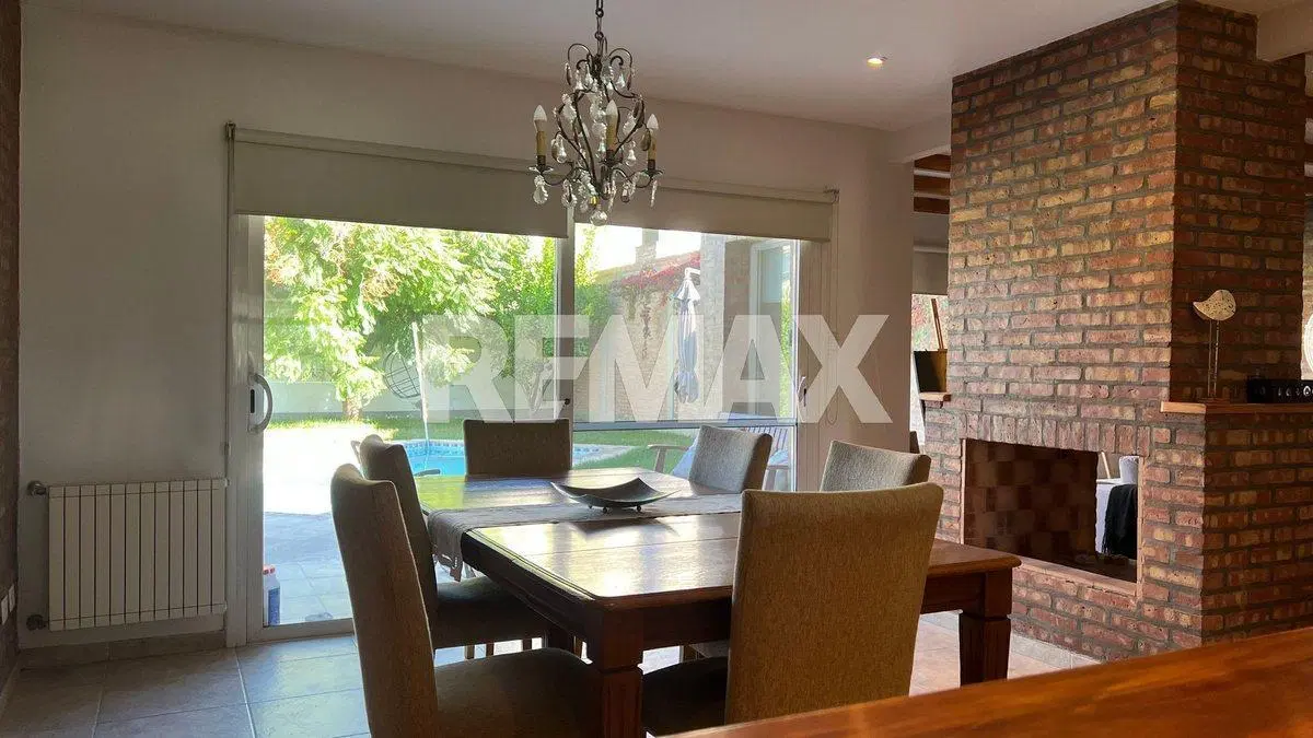 VENTA CASA 4 DORMITORIOS CON PILETA CIPOLLETTI 2