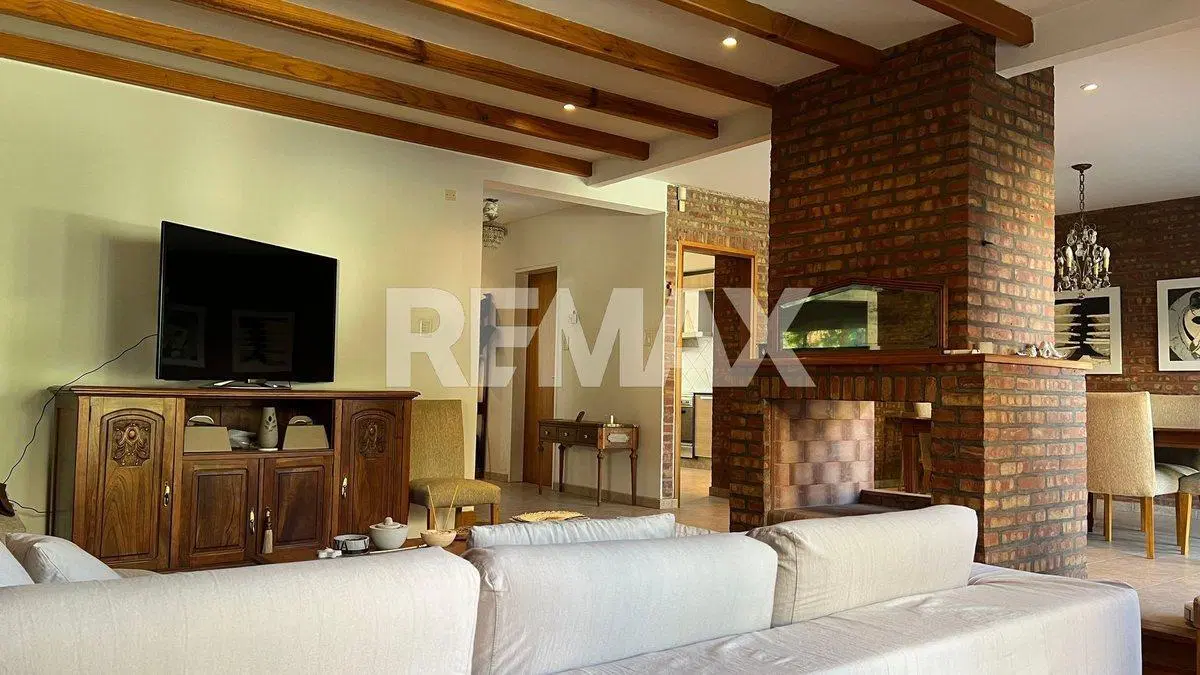 VENTA CASA 4 DORMITORIOS CON PILETA CIPOLLETTI 4