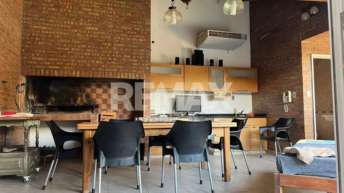 VENTA CASA 4 DORMITORIOS CON PILETA CIPOLLETTI 5