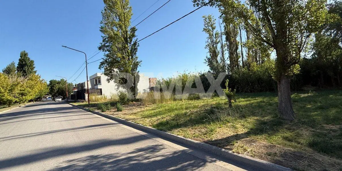 LOTE EN VENTA BARRIO CAPELLAN CIPOLLETTI 3