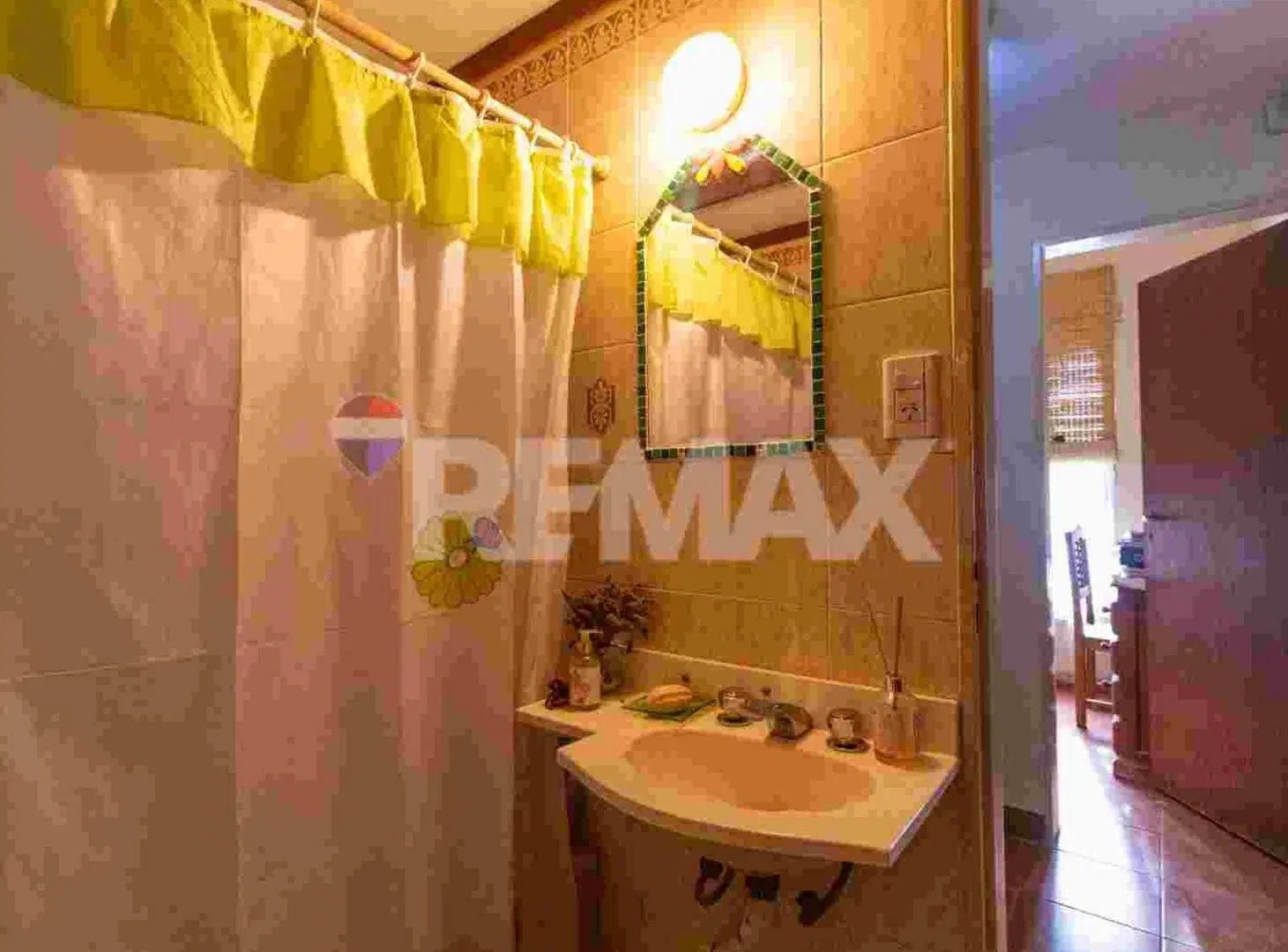 VENTA Casa 3 dormitorios y estudio en esquina NQN 4