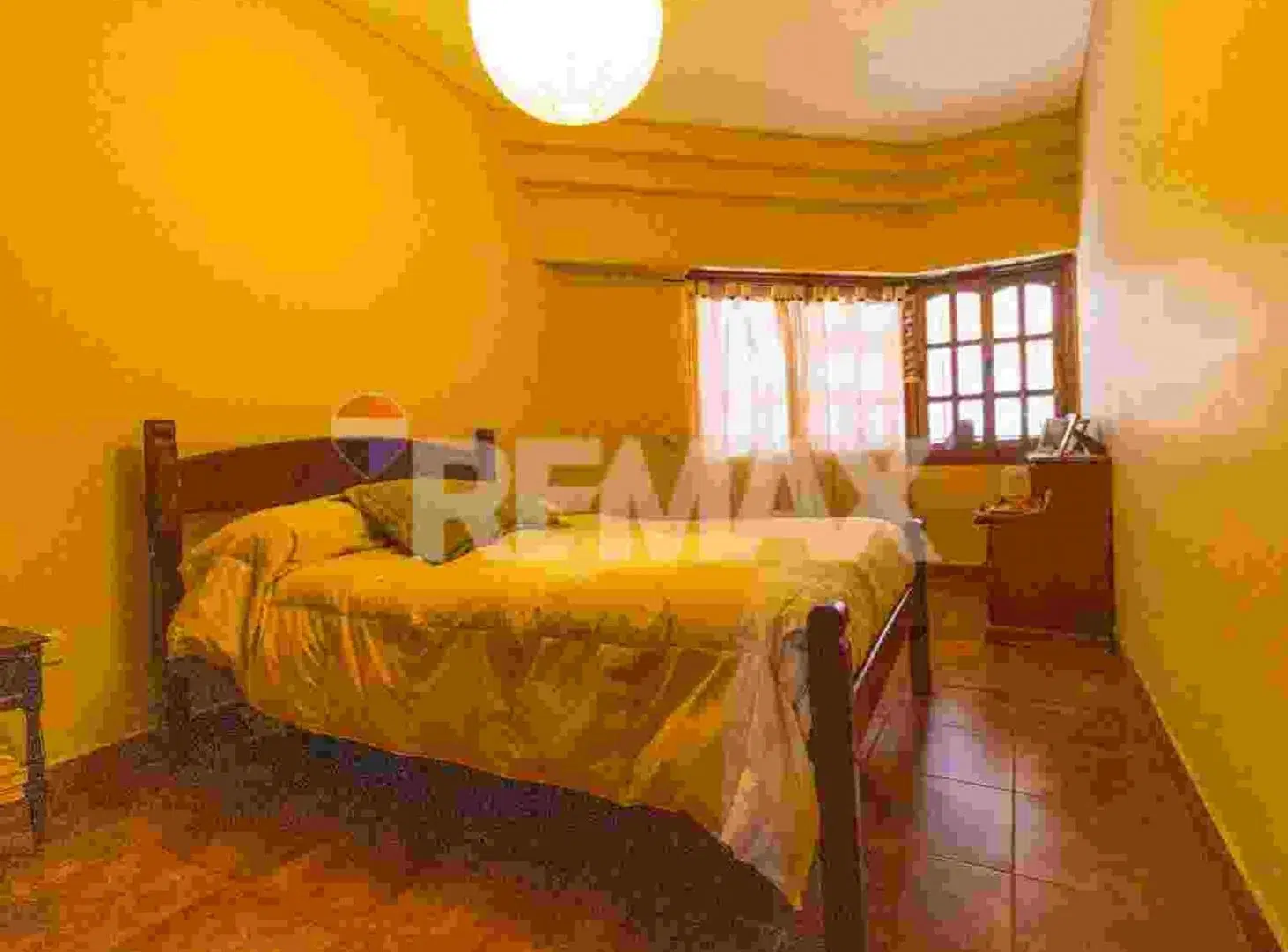 VENTA Casa 3 dormitorios y estudio en esquina NQN 2