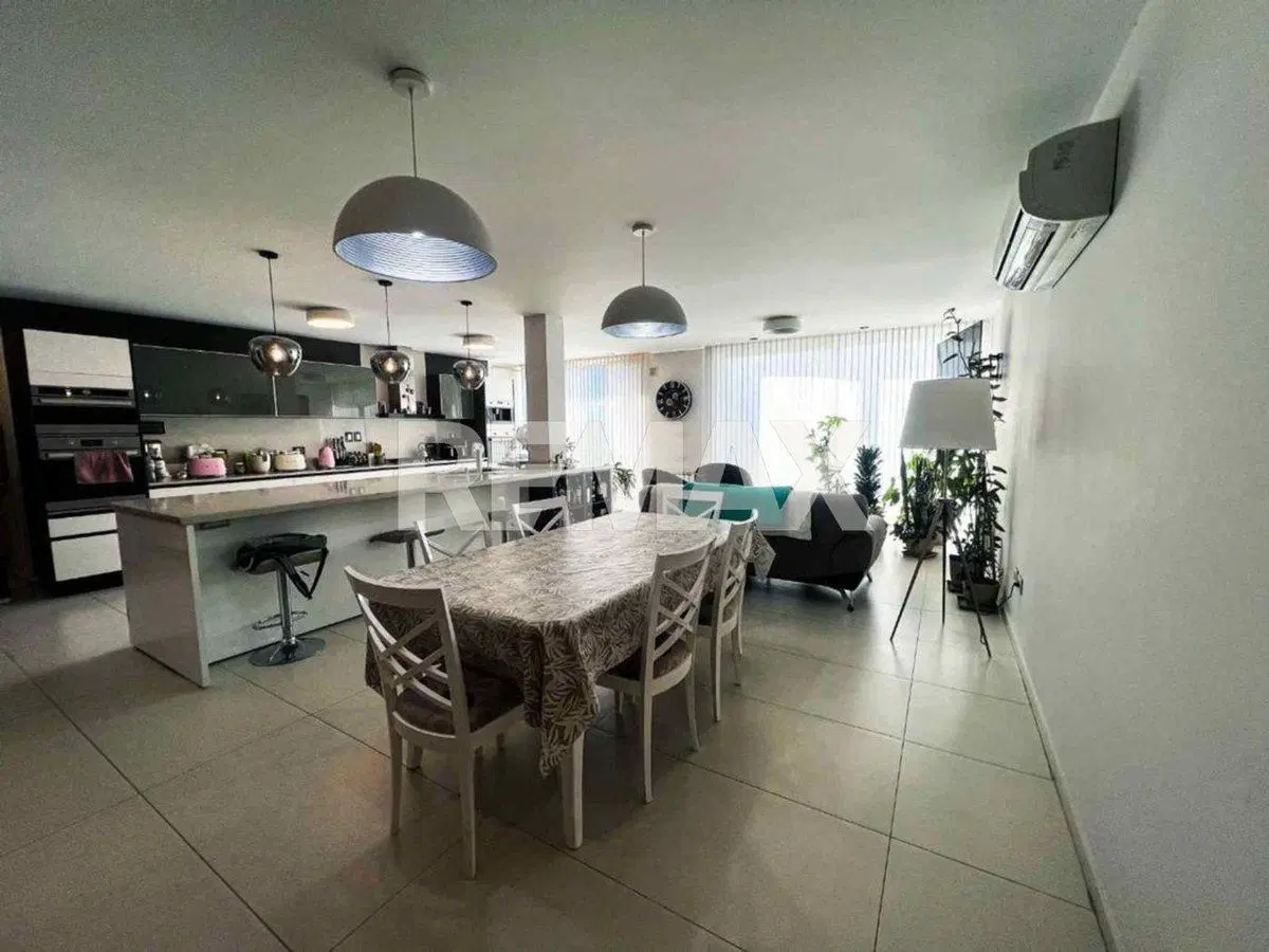 VENTA CASA 4 DORMITORIOS. Bº MANZANAR. CIPOLLETTI 2