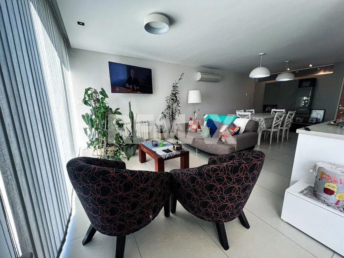 VENTA CASA 4 DORMITORIOS. Bº MANZANAR. CIPOLLETTI 4