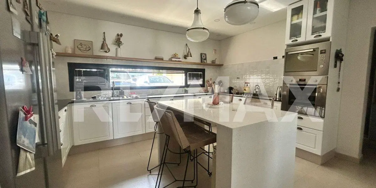 Venta Casa Nivel Gerencial - Piedras Blancas 3