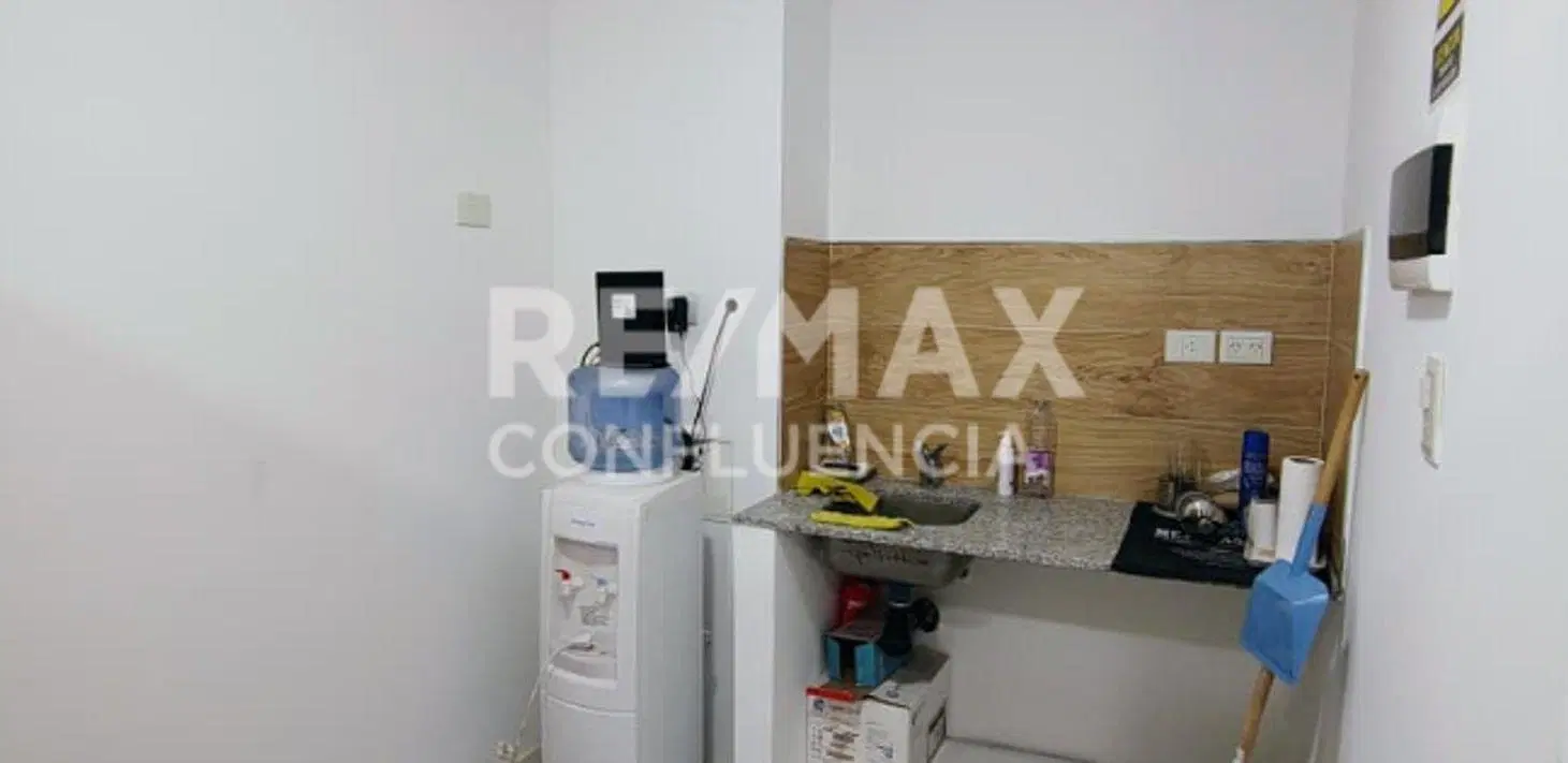 VENTA LOCAL COMERCIAL/PROFESIONAL SAN MARINO VIII 4