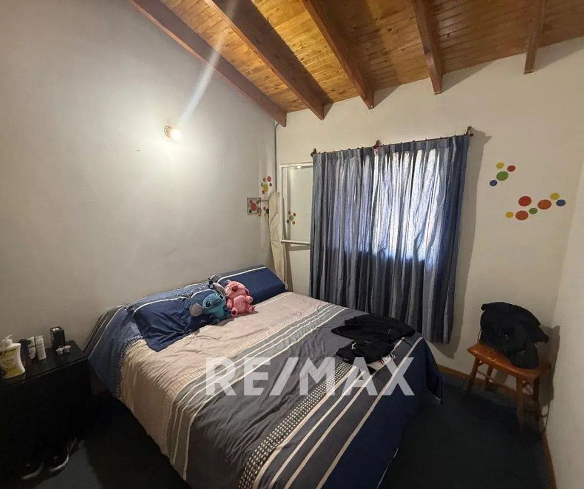 Casa de 3 dormitorios con quincho y departamento 4