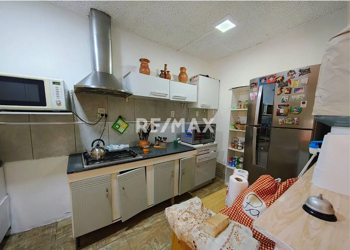 CASA EN VENTA CON QUINCHO + DEPTO - CATRIEL 5