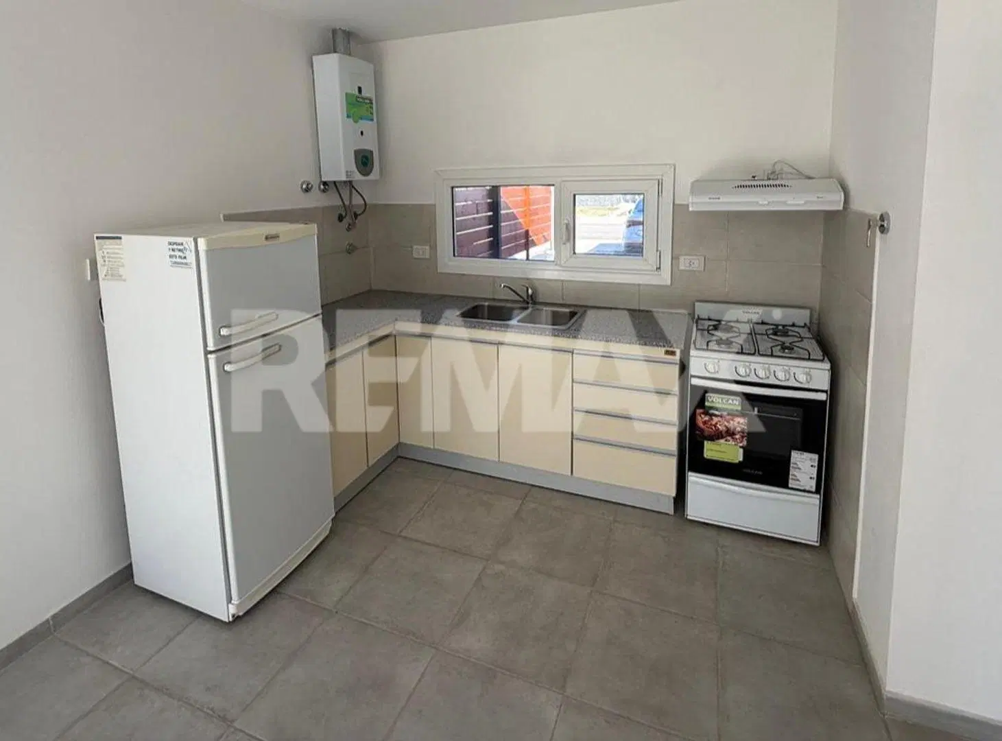 ALQUILER CASA EN CIPOLLETTI 3