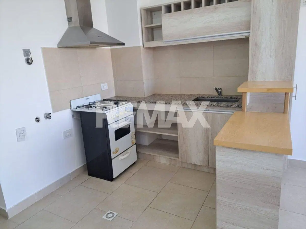 VENTA MONOAMBIENTE CON COCHERAS CIPOLLETTI 8