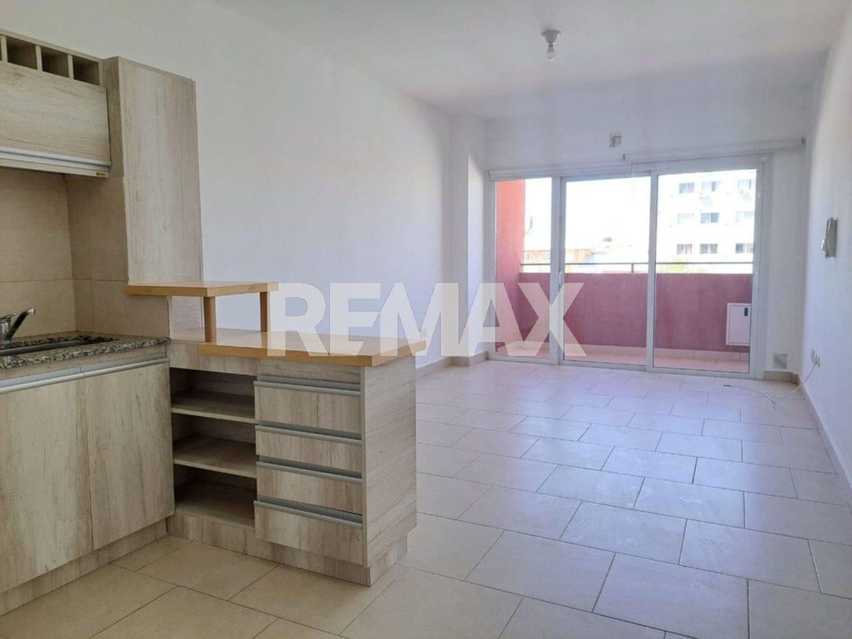 VENTA MONOAMBIENTE CON COCHERAS CIPOLLETTI