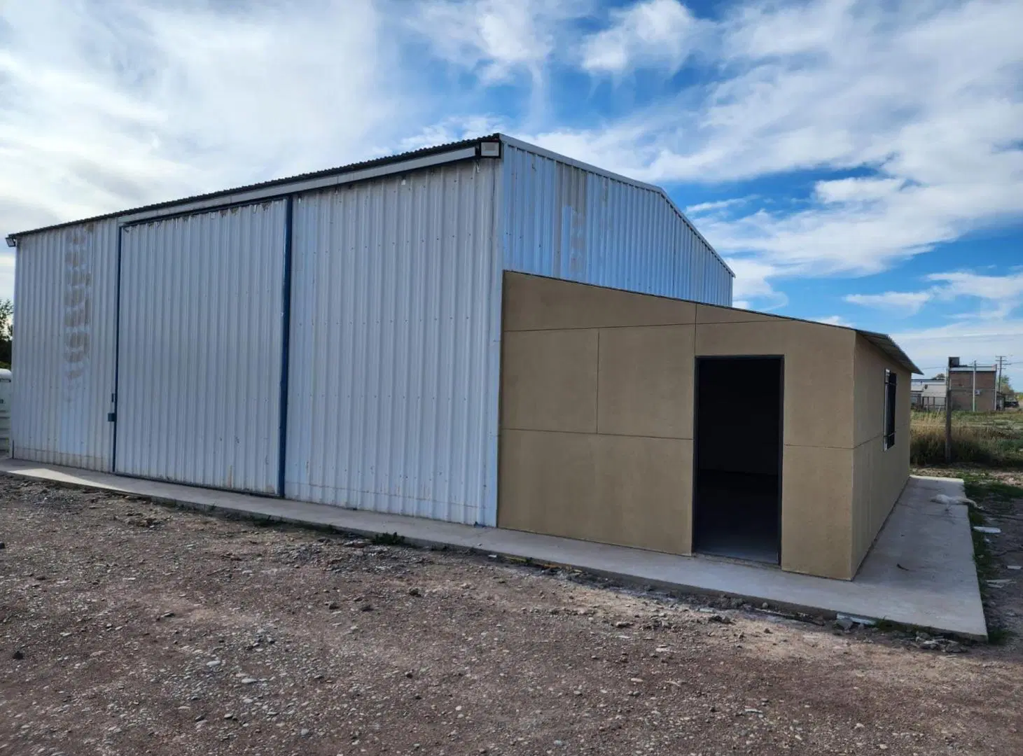 VENTA GALPON CON OFICINAS EN FERNANDEZ ORO 2