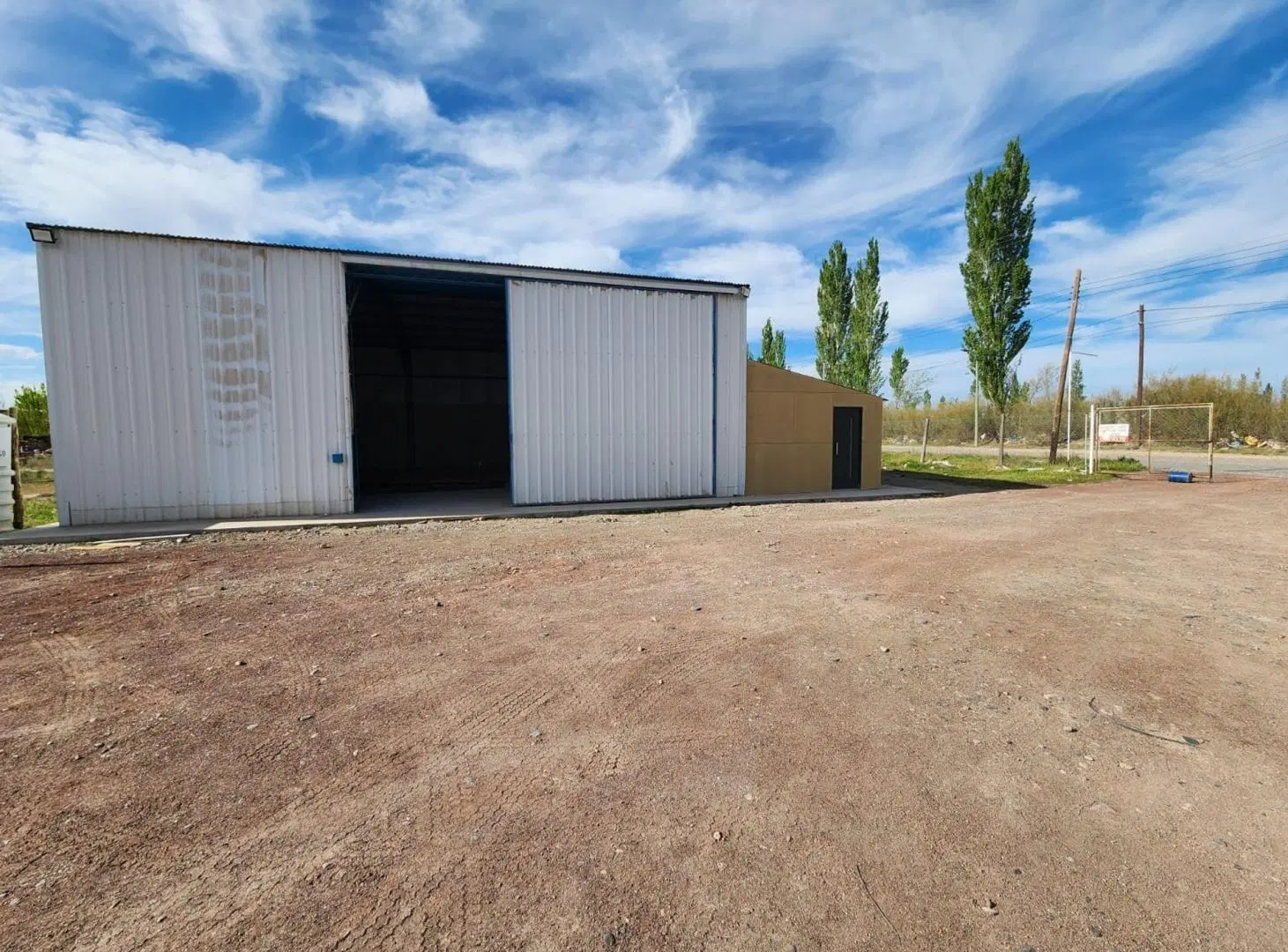 VENTA GALPON CON OFICINAS EN FERNANDEZ ORO 3