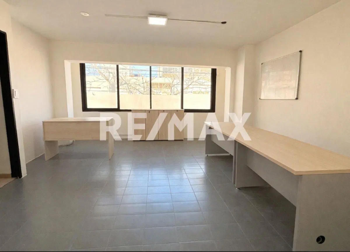 VENTA LOCAL, OFICINAS Y GALPÓN CENTRO CIPOLLETTI 3