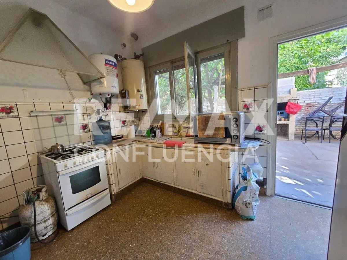 VENTA DE LOCAL COMERCIAL + CASA DOS DORMITORIOS 5