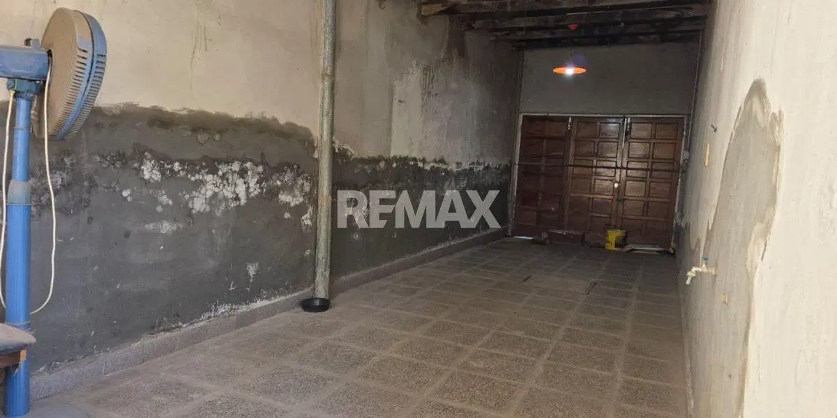 VENTA DE DOS LOCALES CON CASA 4