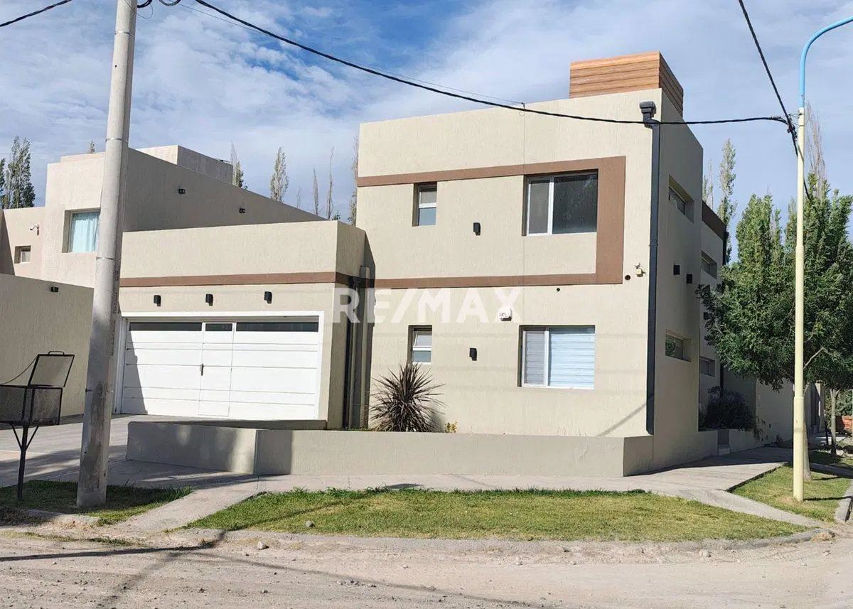 ALQUILER CASA GERENCIAL, EX ZONA PEAJE CENTENARIO 3