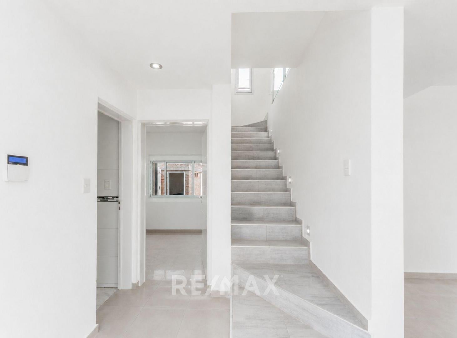 Foto de VENTA CASA DOS DORMITORIOS C/ PILETA FERNANDEZ ORO, imagen 2