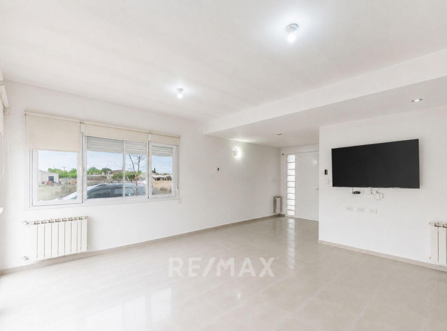 Foto de VENTA CASA DOS DORMITORIOS C/ PILETA FERNANDEZ ORO, imagen 1