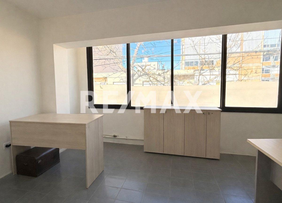 Foto de VENTA LOCAL, OFICINAS Y GALPÓN CENTRO CIPOLLETTI, imagen 1