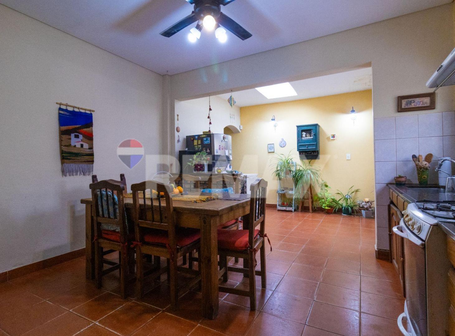 Foto de VENTA Casa 3 dormitorios y estudio en esquina NQN, imagen 2