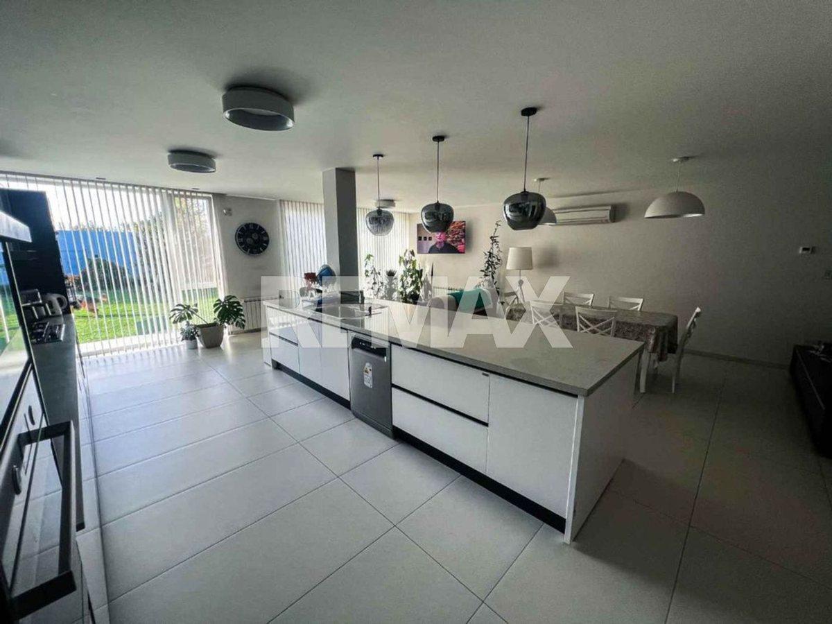 Foto de VENTA CASA 4 DORMITORIOS . Bº MANZANAR. CIPOLLETTI, imagen 3