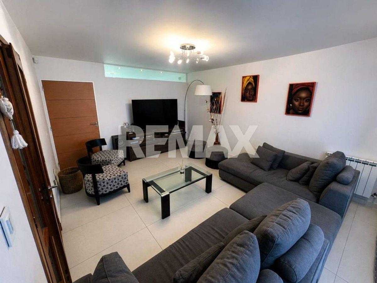 Foto de VENTA CASA 4 DORMITORIOS . Bº MANZANAR. CIPOLLETTI, imagen 2