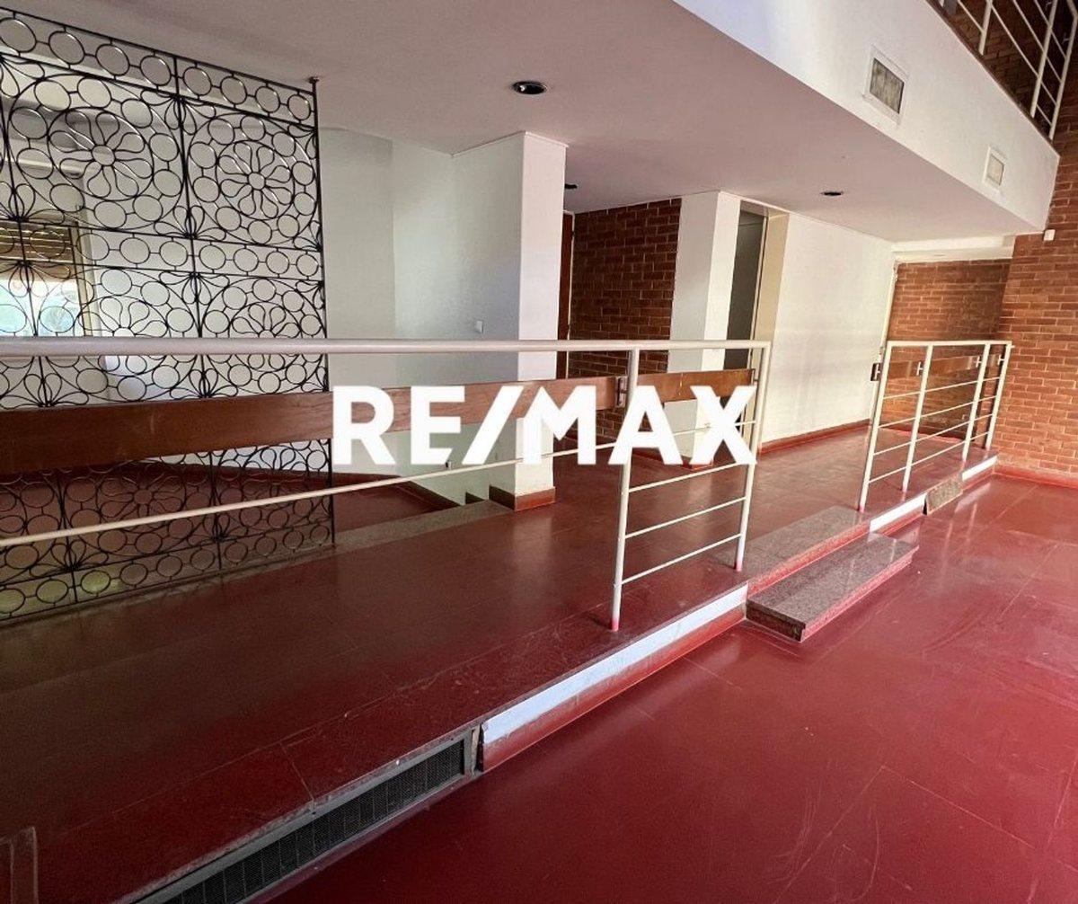 Foto de VENTA CASA APTO PROFESIONAL - CIPOLLETTI, imagen 2