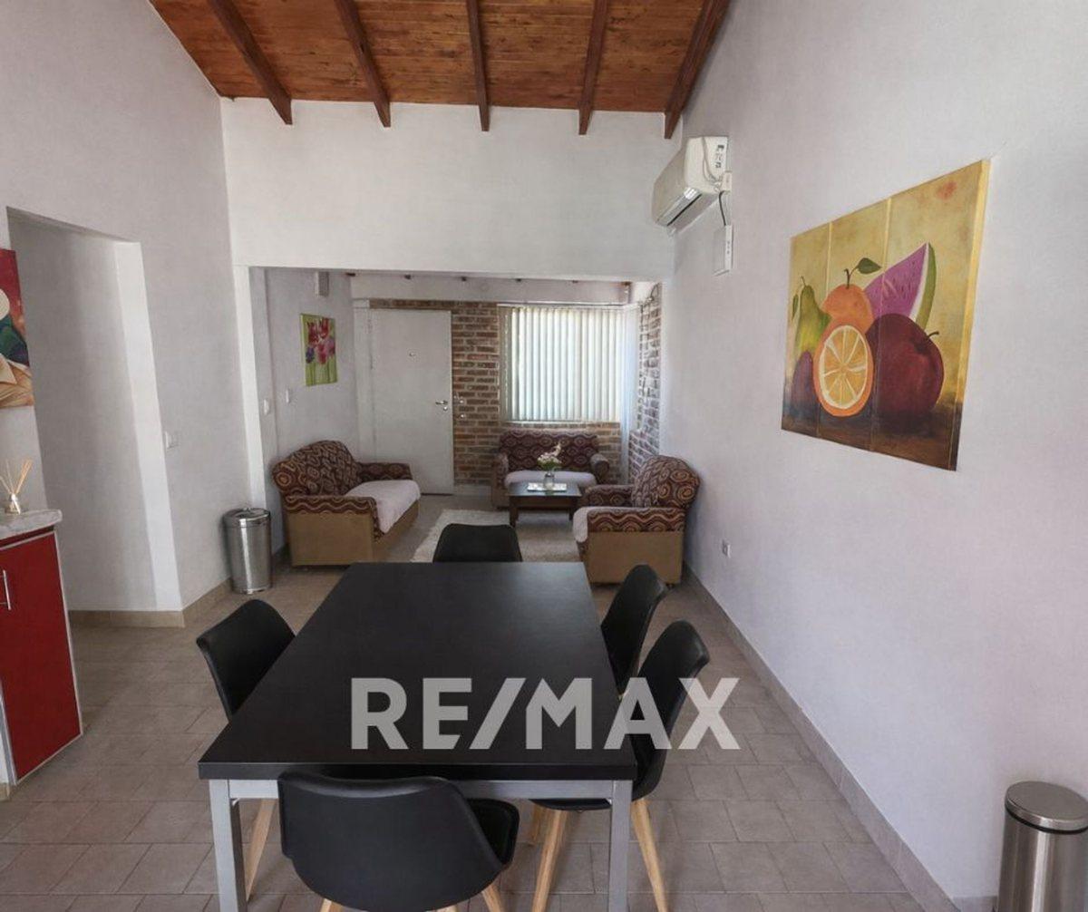 Foto de Casa de 3 dormitorios con quincho y departamento, imagen 1