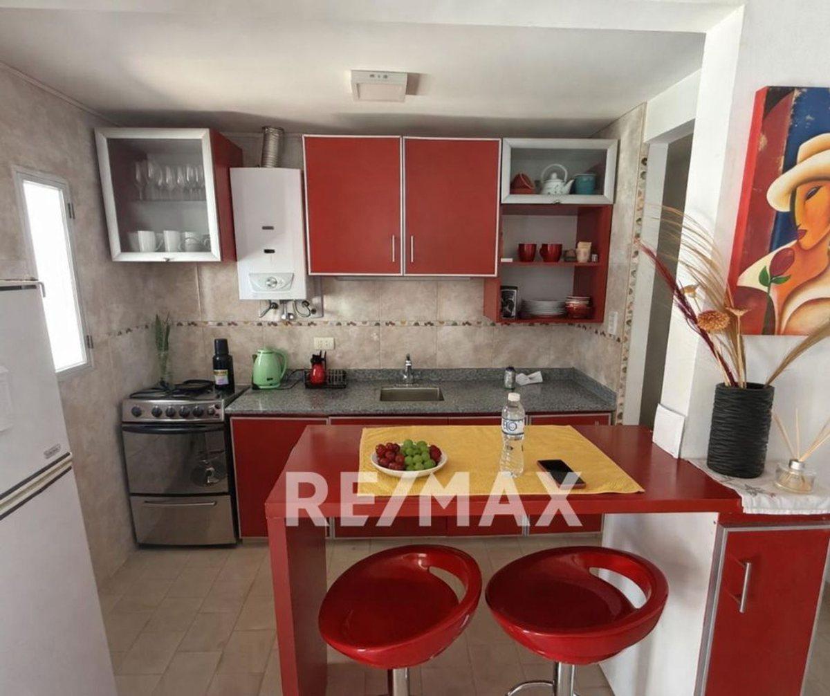 Foto de Casa de 3 dormitorios con quincho y departamento, imagen 3
