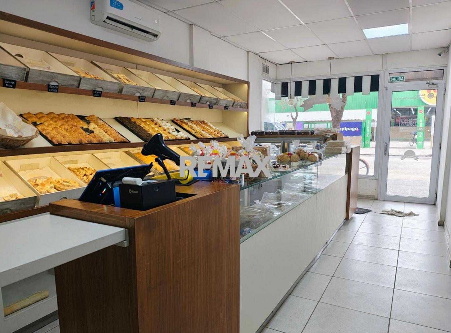 Foto de ALQUILER DE LOCAL COMERCIAL - CENTRO DE CIPOLLETTI, imagen 3