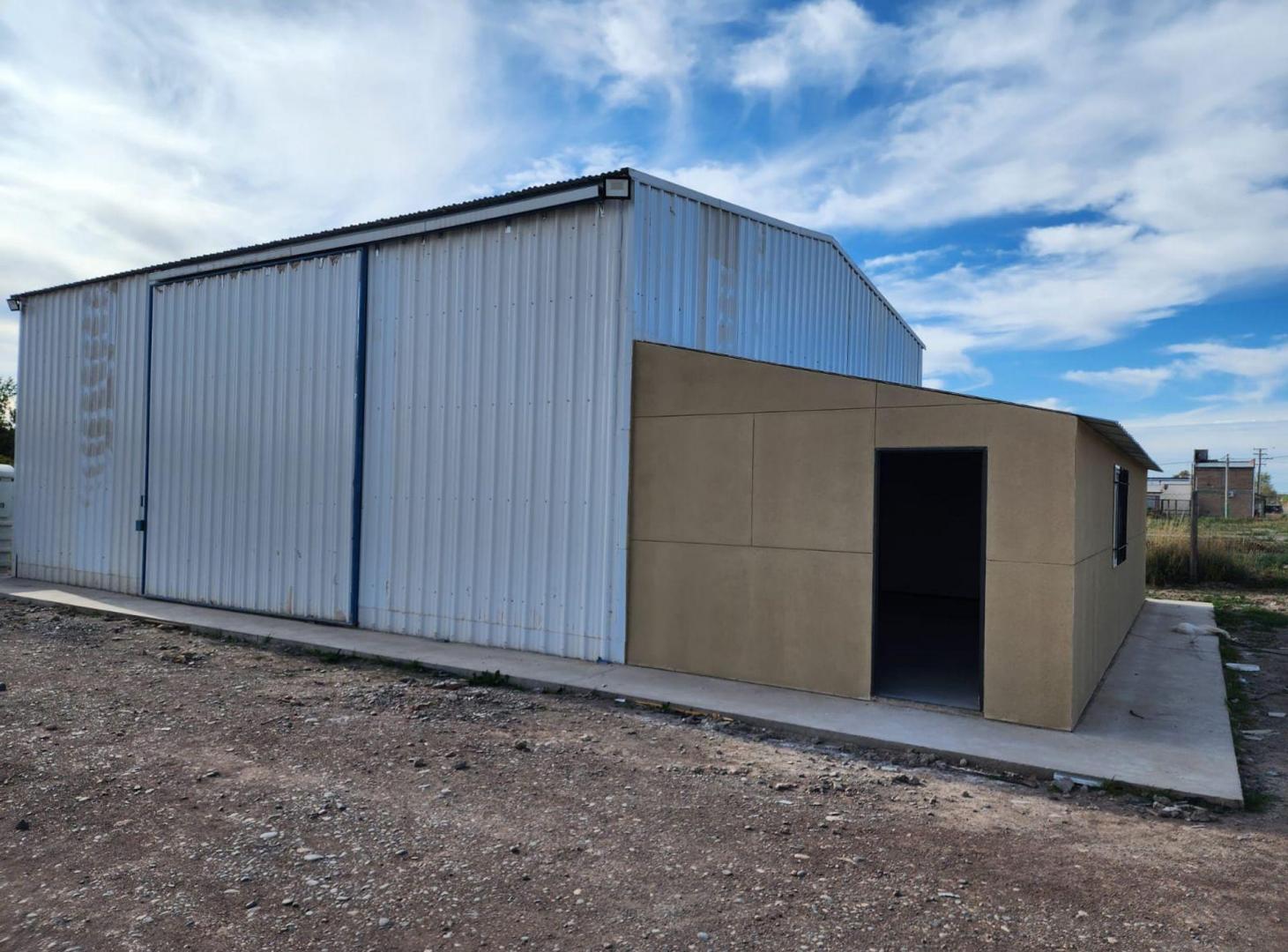 Foto de VENTA GALPON CON OFICINAS EN FERNANDEZ ORO, imagen 5