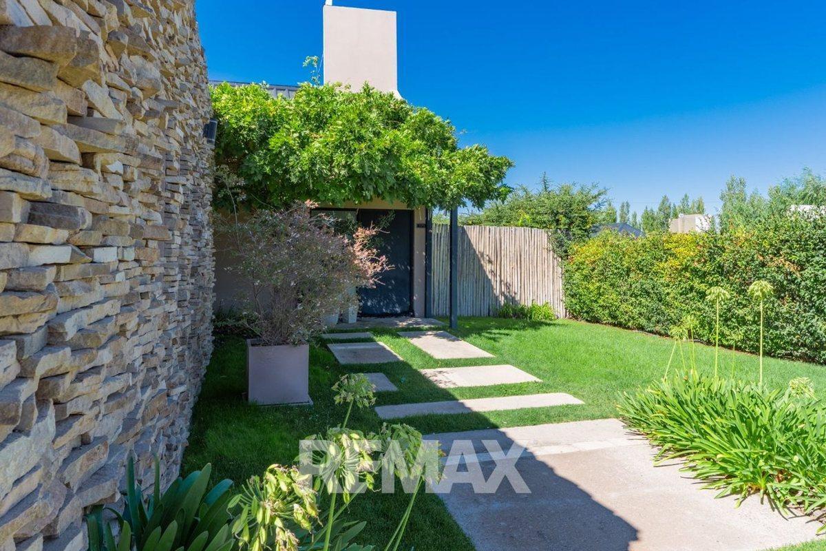 Foto de VENTA CASA 2 DORMITORIOS FERNANDEZ ORO, imagen 2