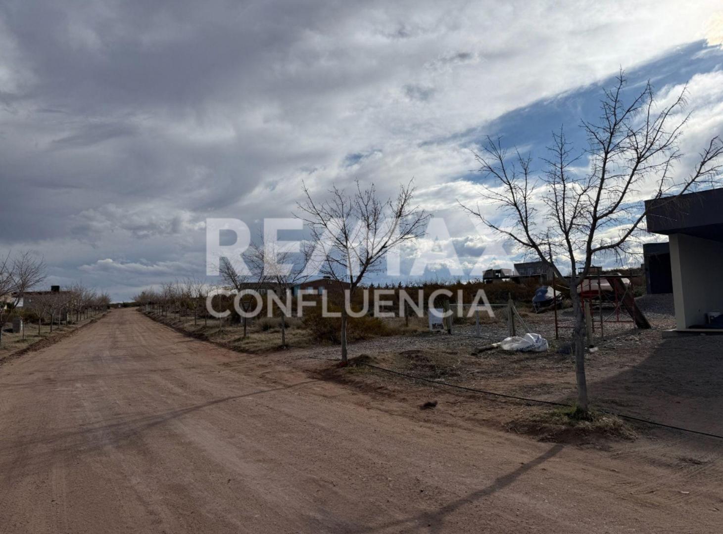 LOTE EN CHOCON MEDIO-TERRAZAS-A 300 MT DE LA COSTA