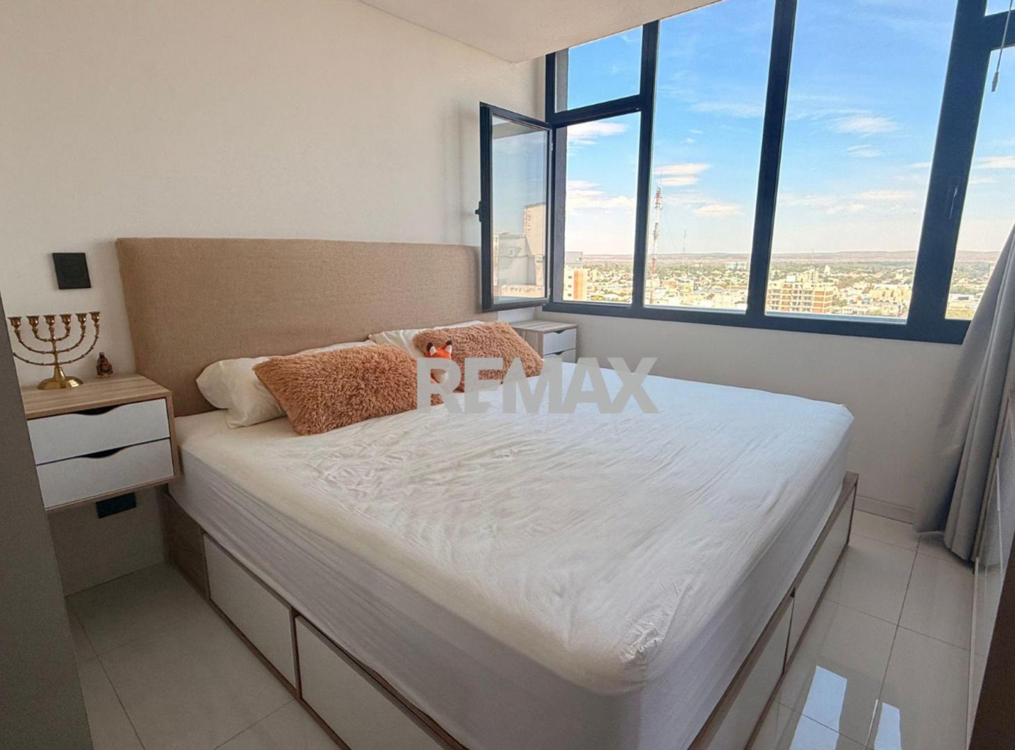 Foto de VENTA DEPARTAMENTO 1 DORM C/COCHERA NEUQUEN CENTRO, imagen 4
