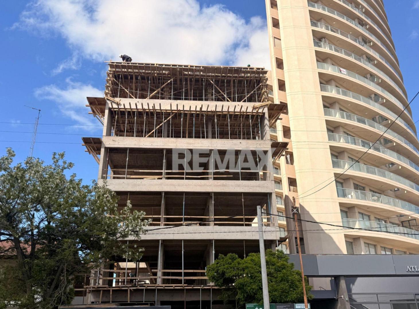 Foto de VENTA COCHERA Y BAULERA EDIFICIO OGA CIPOLLETTI, imagen 2