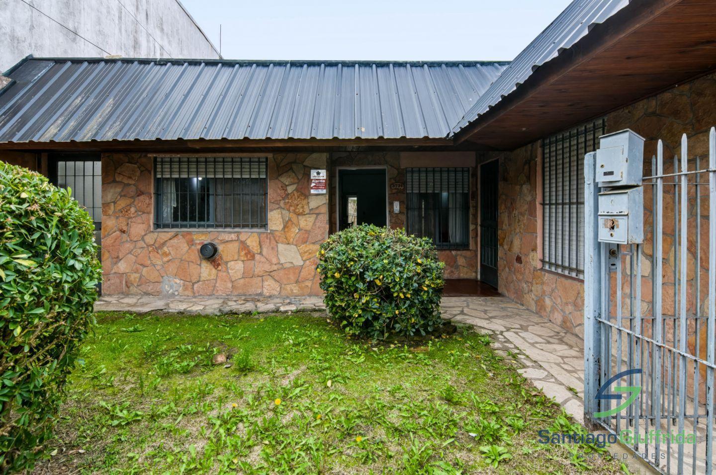 Foto de CASA 3 DORM. LOTE 400m2 EN GONNET, imagen 2