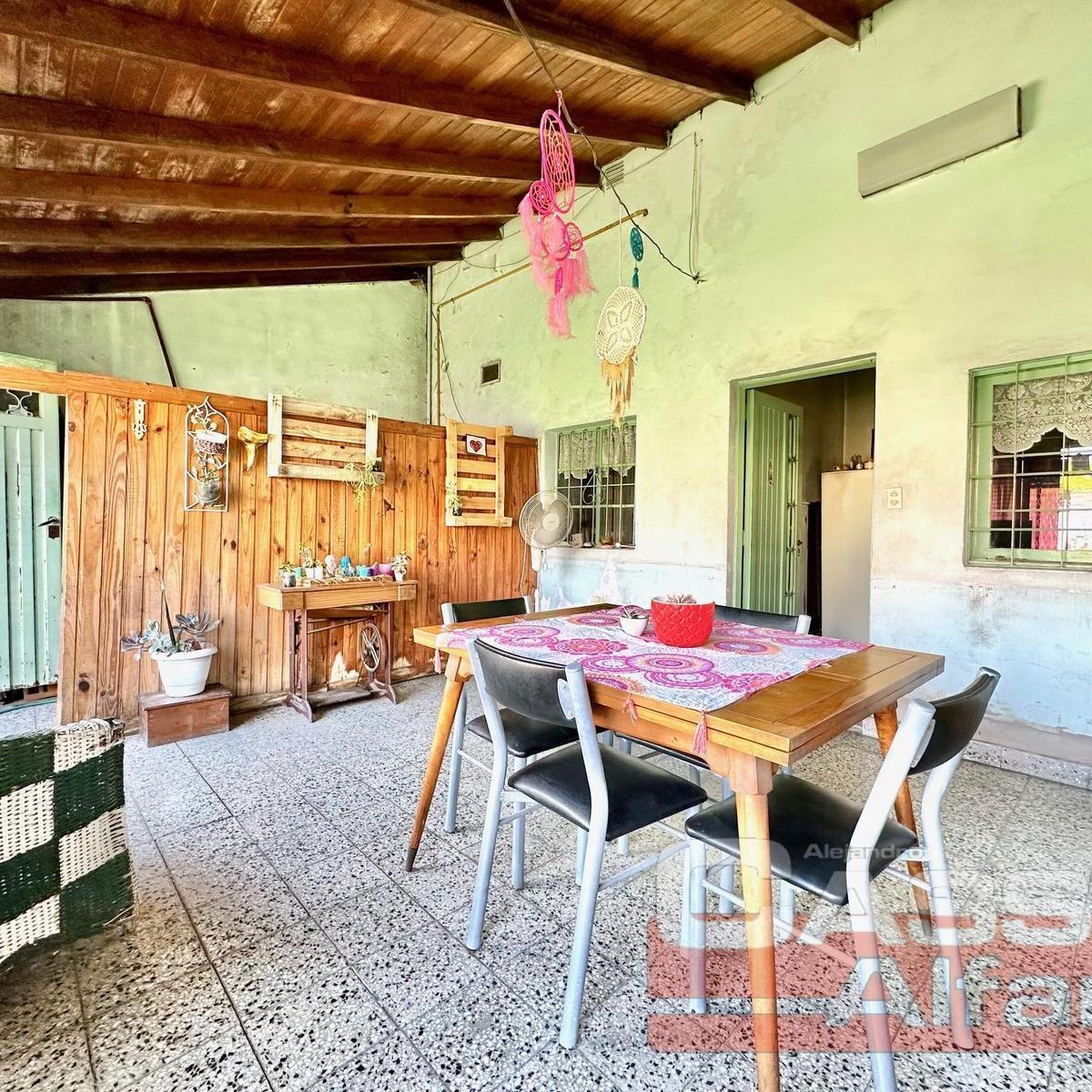 Casa Apto Dos Familias en PH Sobre Lote de 52 X 10, Cochera, Fondo Libre con Piscina 5