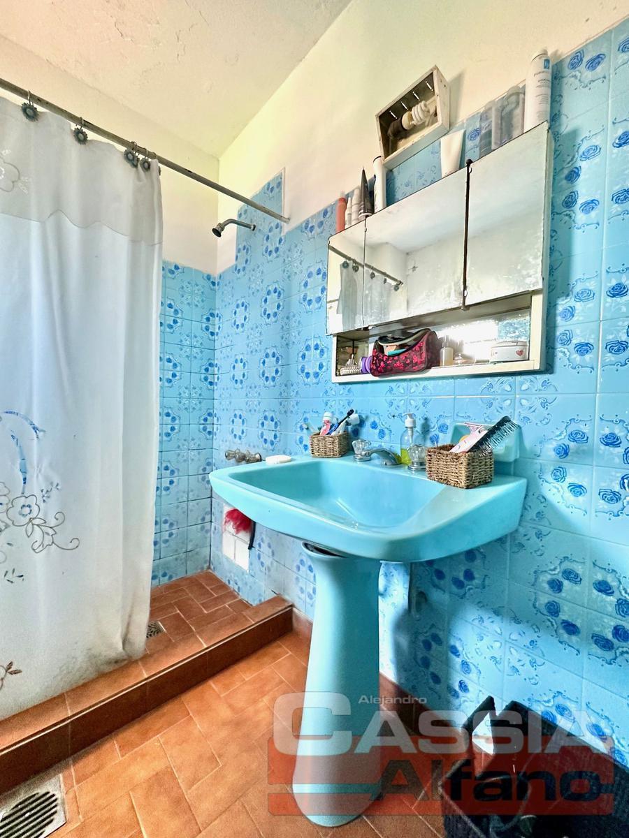 Casa Apto Dos Familias en PH Sobre Lote de 52 X 10, Cochera, Fondo Libre con Piscina 4