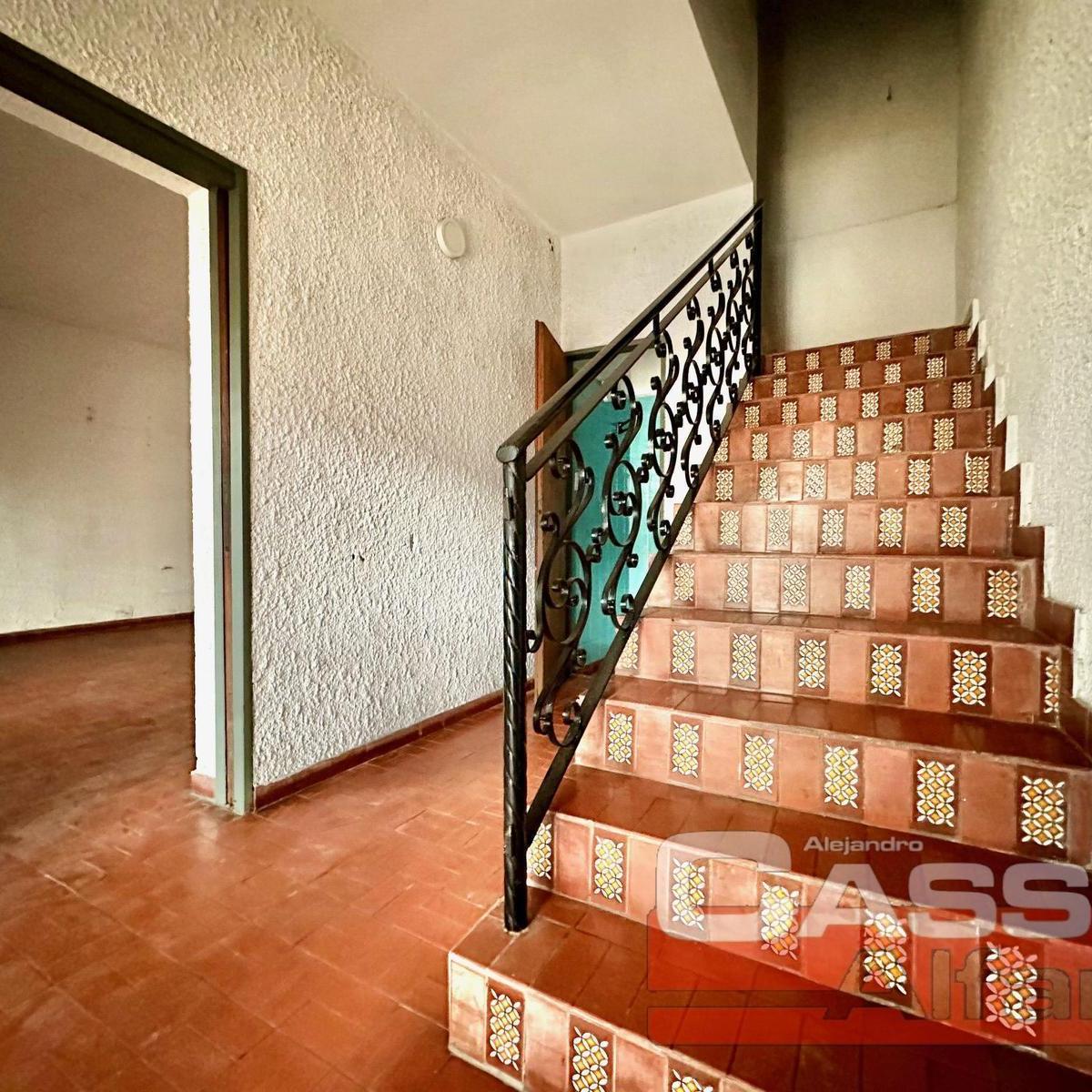 Chalet con Mas de 5 Dorm., Quincho, Parque, Garage, Tres Baños, Baulera, Barrio Residencial 5