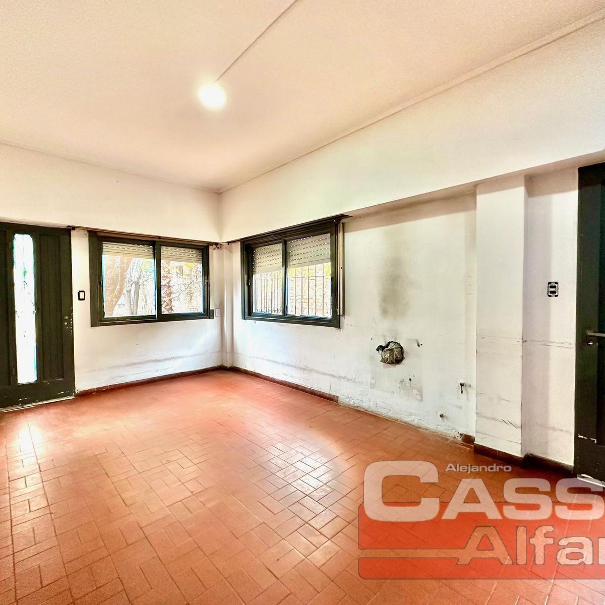 Chalet con Mas de 5 Dorm., Quincho, Parque, Garage, Tres Baños, Baulera, Barrio Residencial 3