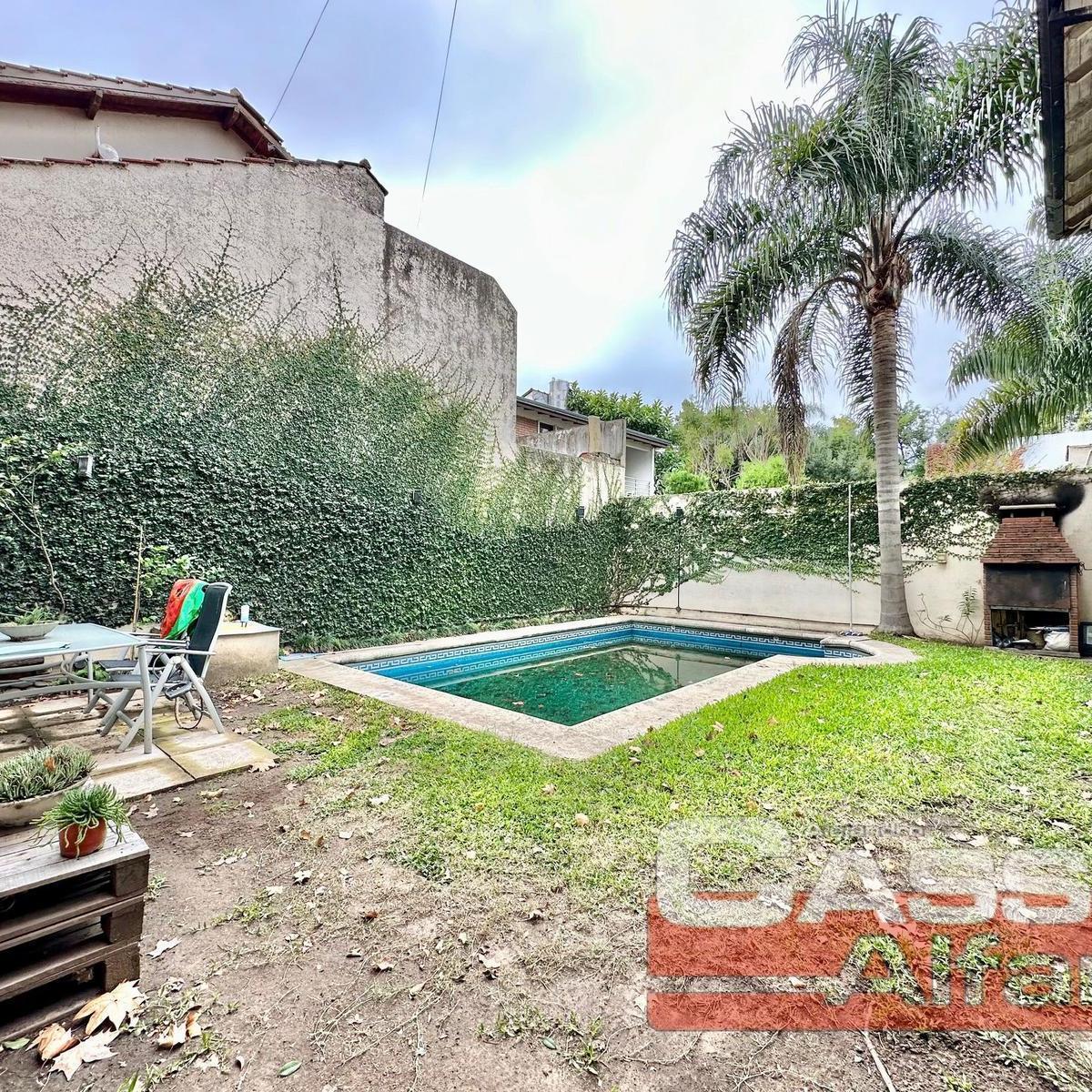 Casa Sobre Lote de 20 m Frente, Dos Plantas, 4 Dorm., Fondo con Piscina, Sotano, Play Room, Res 1