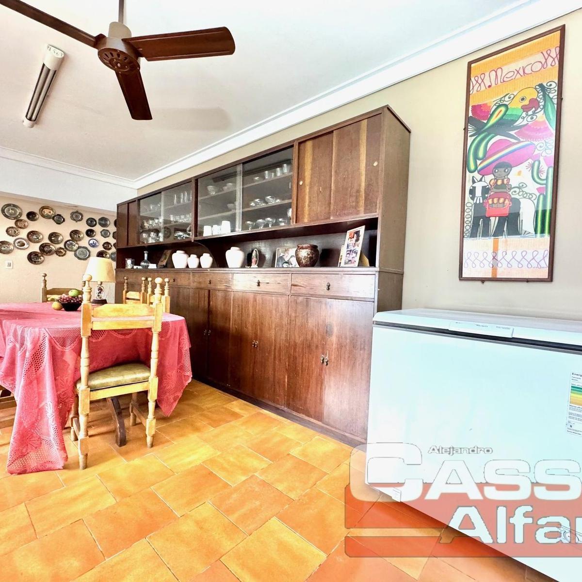 Chalet 6 Ambientes Sobre Amplio Lote de 700 m², 5 Dorm., Fondo C/piscina 4